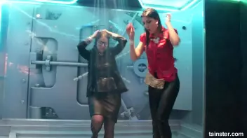 Sweet girls getting the wetlook Screencap 33 on sinx.preview.netperv.com