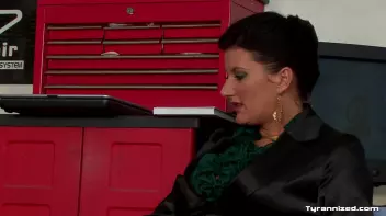 Bitch Boss' Porn Past Exposed! Screencap 27 on sinx.preview.netperv.com