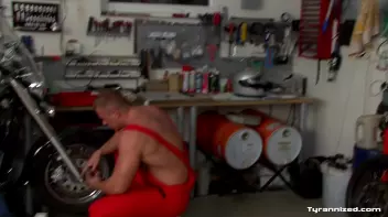 Bitch Boss' Porn Past Exposed! Screencap 5 on sinx.preview.netperv.com