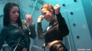 Sexy amateur chicks own the wet dancefloor Screencap 14 on sinx.preview.netperv.com