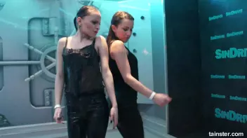 Sexy amateur chicks own the wet dancefloor Screencap 19 on sinx.preview.netperv.com