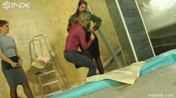 Sexy Professionals Mud Wrestling Mania Screencap 12 on sinx.preview.netperv.com