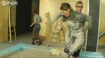 Sexy Professionals Mud Wrestling Mania Screencap 33 on sinx.preview.netperv.com