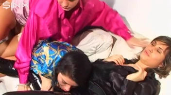 Gorgeous Best Friends Suck Cock Together Screencap 43 on sinx.preview.netperv.com