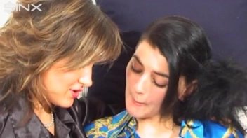 Gorgeous Best Friends Suck Cock Together Screencap 1 on sinx.preview.netperv.com