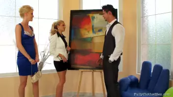 These Babes Know Fine Art When They See It Screencap 6 on sinx.preview.netperv.com