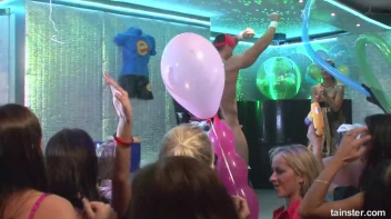 Welcome To The Mad House Part 1  - Cam 4 Screencap 13 on sinx.preview.netperv.com