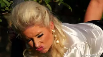 Too Sexy Not To Piss On Screencap 73 on sinx.preview.netperv.com