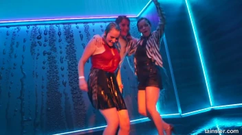 Show Me Wet You're Workin' With! Screencap 98 on sinx.preview.netperv.com