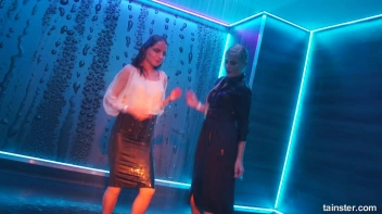 Show Me Wet You're Workin' With! Screencap 1 on sinx.preview.netperv.com