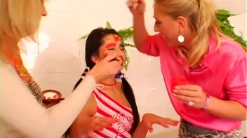 Finger Painting Babes Screencap 16 on sinx.preview.netperv.com