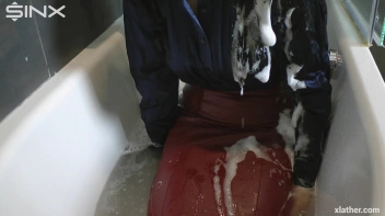 Hotties Wet And Messy Hair Washing Screencap 16 on sinx.preview.netperv.com