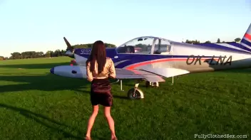 Airplanes Totally Turn Rachel On Screencap 10 on sinx.preview.netperv.com