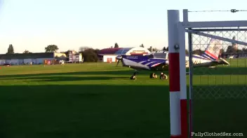 Airplanes Totally Turn Rachel On Screencap 4 on sinx.preview.netperv.com