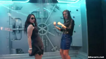 Shower Dancing Screencap 56 on sinx.preview.netperv.com