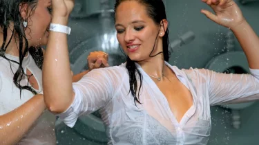 Latest deal - Sexy Wet Booty shaking