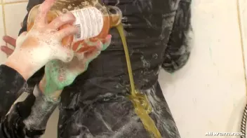 Kylie Joins The Wetlook Party Screencap 21 on sinx.preview.netperv.com