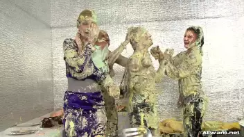 The Messiest Dessert Ever Screencap 49 on sinx.preview.netperv.com