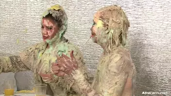 The Messiest Dessert Ever Screencap 79 on sinx.preview.netperv.com