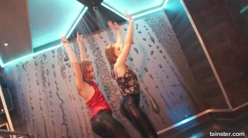 Amateur Cuties Shake It In The Shower! Screencap 89 on sinx.preview.netperv.com