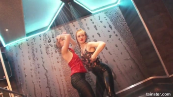 Amateur Cuties Shake It In The Shower! Screencap 91 on sinx.preview.netperv.com