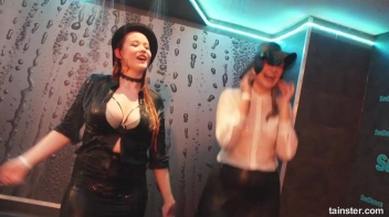 Amateur Cuties Shake It In The Shower! Screencap 14 on sinx.preview.netperv.com