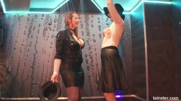 Amateur Cuties Shake It In The Shower! Screencap 17 on sinx.preview.netperv.com