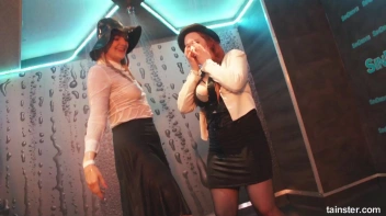 Amateur Cuties Shake It In The Shower! Screencap 6 on sinx.preview.netperv.com