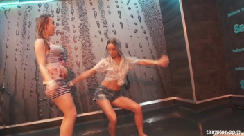 Amateur Cuties Shake It In The Shower! Screencap 62 on sinx.preview.netperv.com