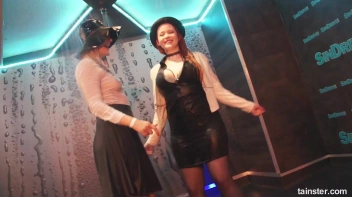 Amateur Cuties Shake It In The Shower! Screencap 7 on sinx.preview.netperv.com