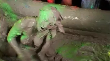 Rockin' The Mud Pit Screencap 93 on sinx.preview.netperv.com