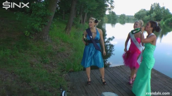 Beauty queens catfight in a lake - Cam 2 Screencap 27 on sinx.preview.netperv.com