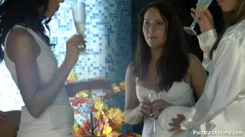 Lesbo Love In The Hot Tub Part 1 Screencap 3 on sinx.preview.netperv.com