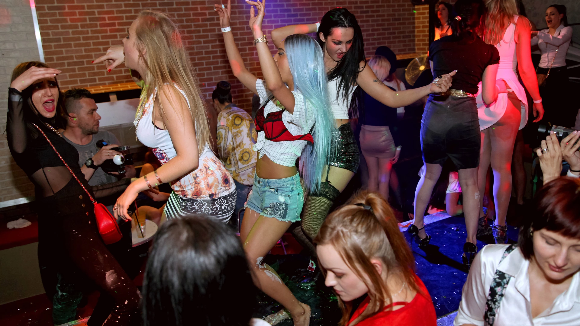 Party Hardcore Gone Crazy Vol. 35 Part 5 - Cam 4 on sinx.preview.netperv.com