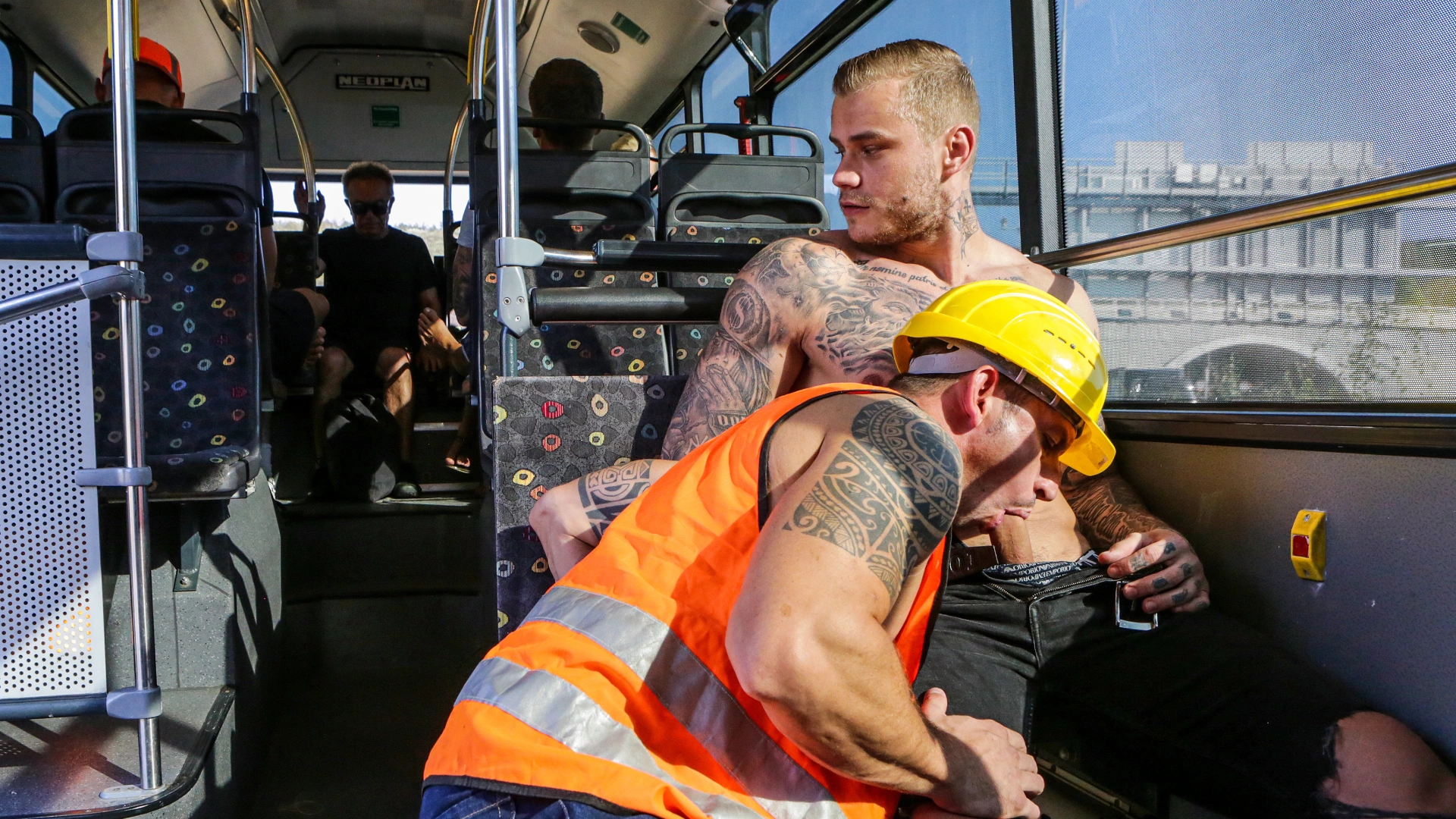 Stud Pays Builder For Gay Sex On The Bus on sinx.preview.netperv.com