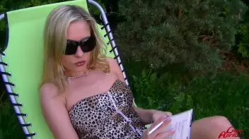 Smoking Hot And All Oiled Up Screencap 2 on sinx.preview.netperv.com