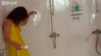 Sexy Babes Play With Balloons In The Shower Screencap 9 on sinx.preview.netperv.com