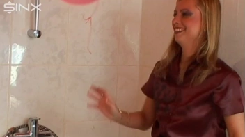 Sexy Babes Play With Balloons In The Shower Screencap 11 on sinx.preview.netperv.com