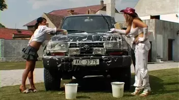 Summer Sponge Fight! Screencap 9 on sinx.preview.netperv.com
