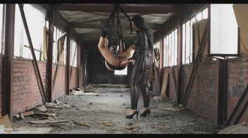 Im hängen durchgefickt Screencap 36 on sinx.preview.netperv.com