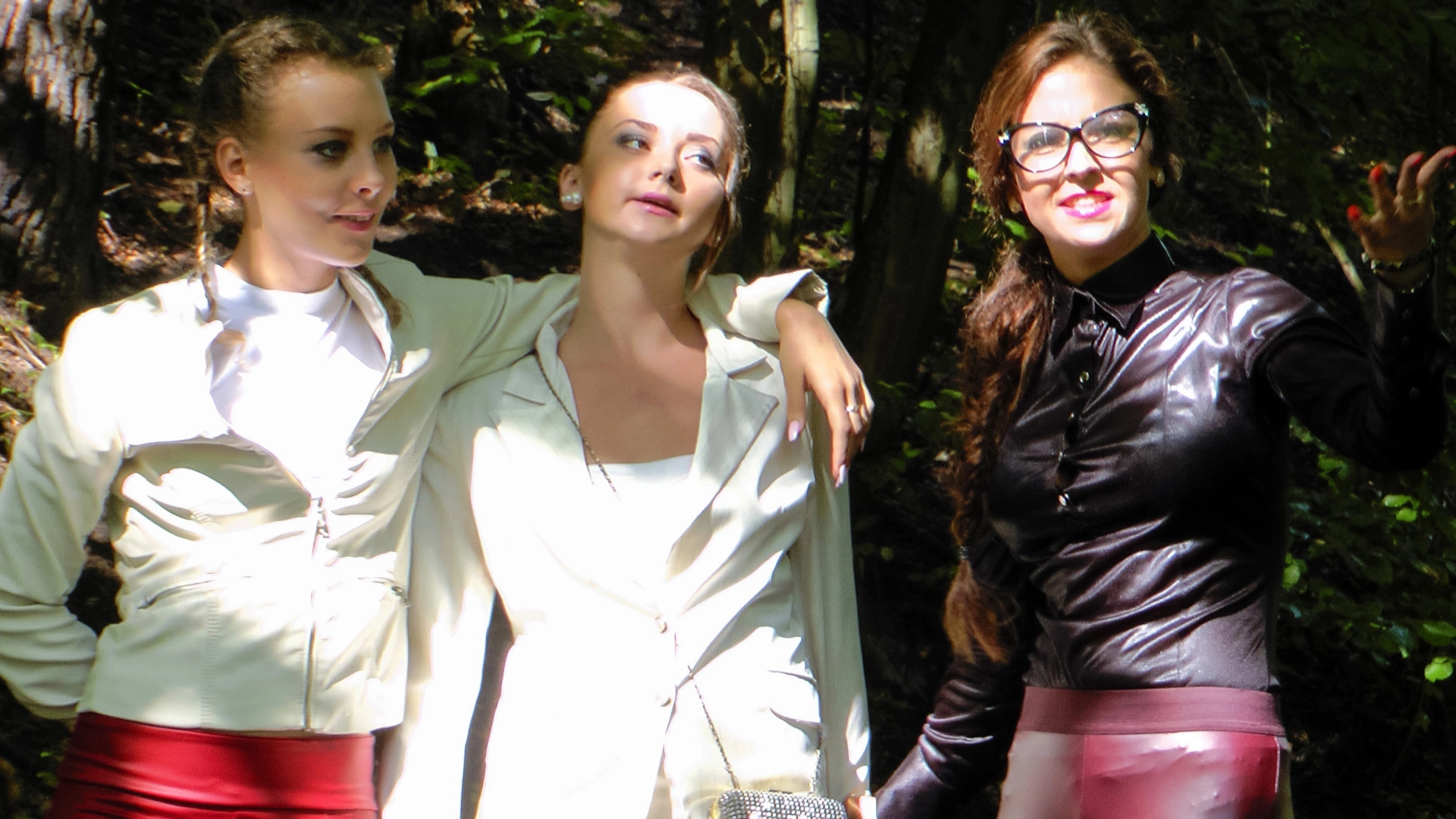 Muddy Catfight Ruins White Designer Suit - Cam 1 on sinx.preview.netperv.com