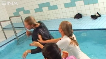 Bitches Bout, WAM Catfighting Babes Screencap 32 on sinx.preview.netperv.com