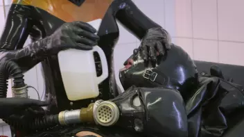 Gummiklinik 2 Screencap 20 on sinx.preview.netperv.com