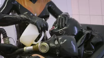 Gummiklinik 2 Screencap 21 on sinx.preview.netperv.com