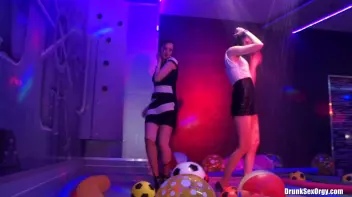 International Summer Lovin' Part 3 - Shower Cam Screencap 81 on sinx.preview.netperv.com