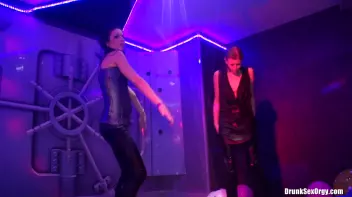 International Summer Lovin' Part 3 - Shower Cam Screencap 10 on sinx.preview.netperv.com