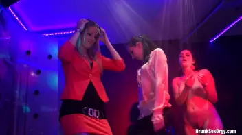 International Summer Lovin' Part 3 - Shower Cam Screencap 19 on sinx.preview.netperv.com