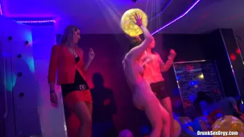 International Summer Lovin' Part 3 - Shower Cam Screencap 25 on sinx.preview.netperv.com