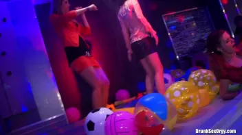 International Summer Lovin' Part 3 - Shower Cam Screencap 37 on sinx.preview.netperv.com