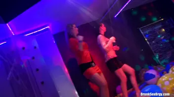 International Summer Lovin' Part 3 - Shower Cam Screencap 44 on sinx.preview.netperv.com